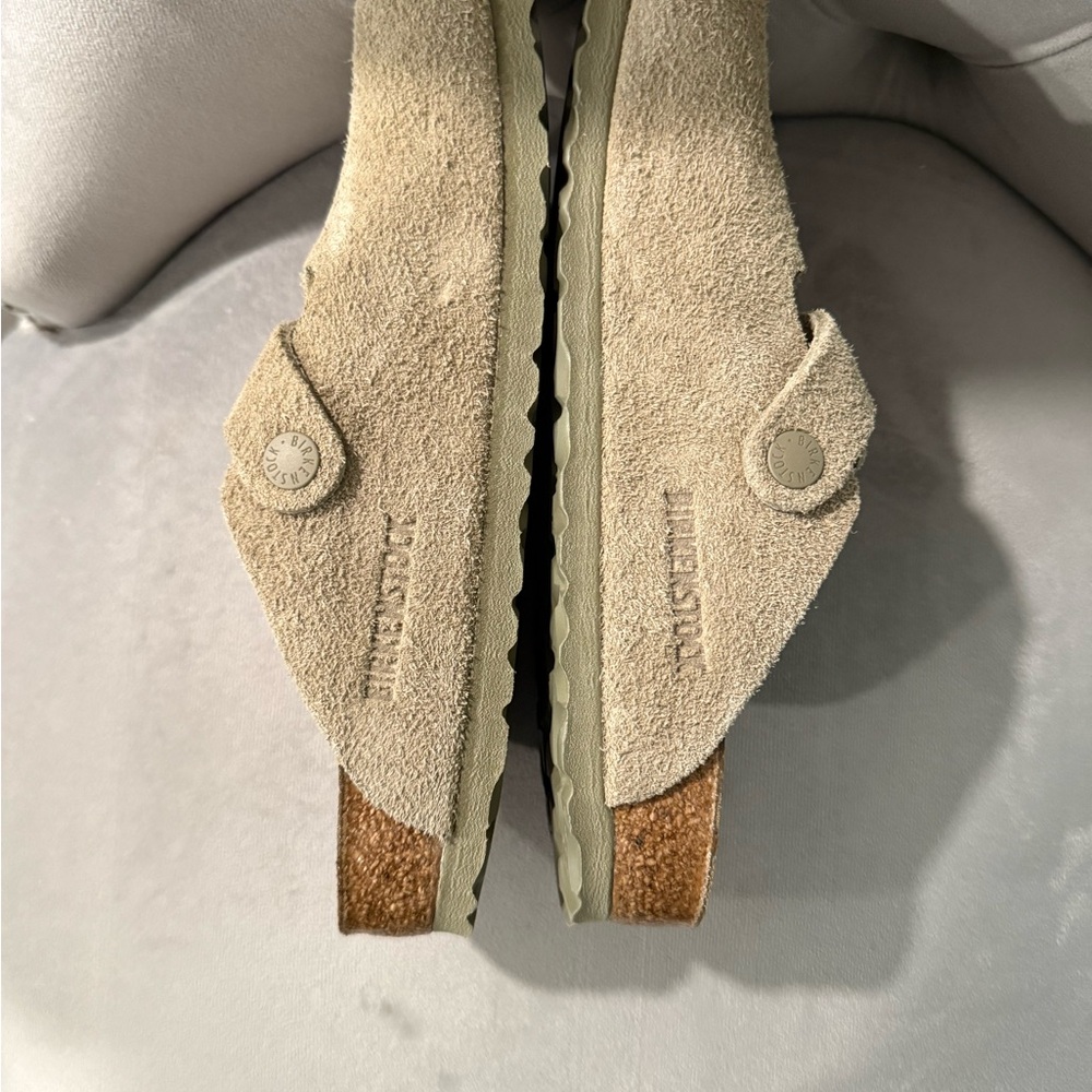New never worn WOMENS BEIGE BIRKINSTOCK shoes - Picture 4 of 6